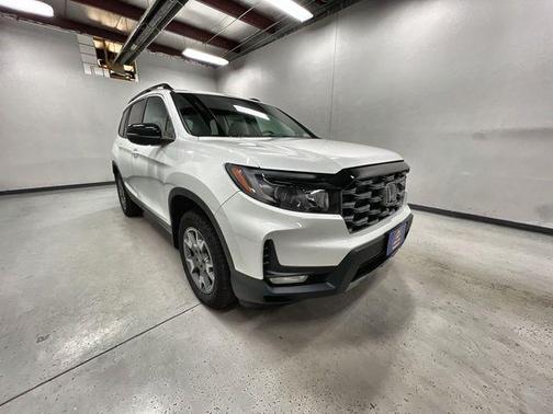 Platinum White Pearl 2022 Honda Passport AWD TrailSport