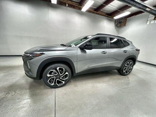 Sterling Gray Metallic 2026 Chevrolet Trax FWD 2RS