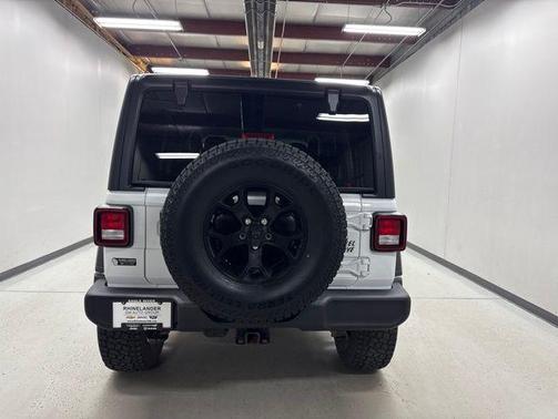 Bright White Clearcoat 2022 Jeep Wrangler Willys