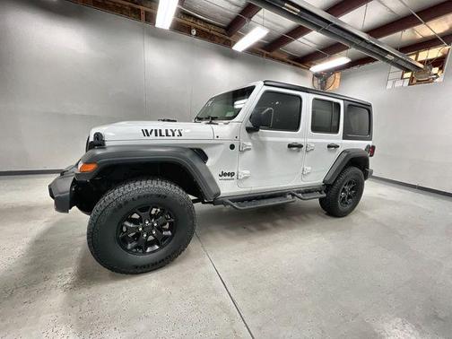 Bright White Clearcoat 2022 Jeep Wrangler Willys