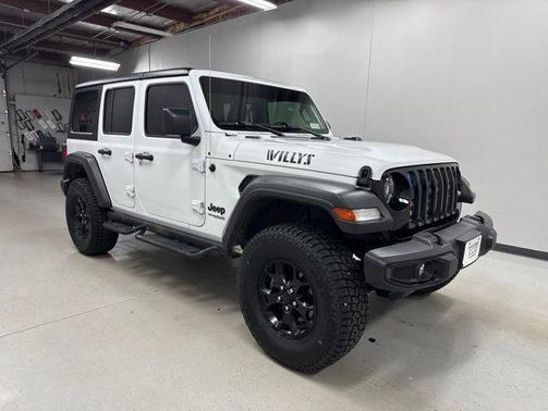 Bright White Clearcoat 2022 Jeep Wrangler Willys
