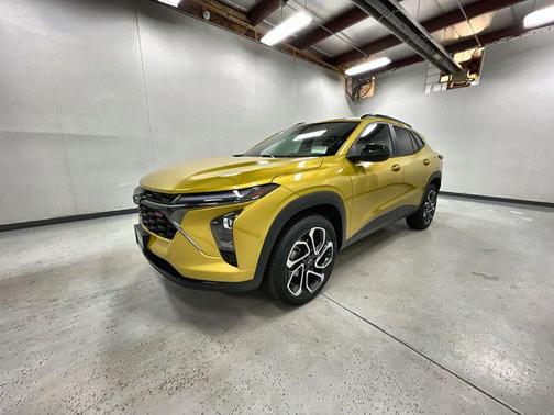 Nitro Yellow Metallic 2024 Chevrolet Trax FWD 2RS