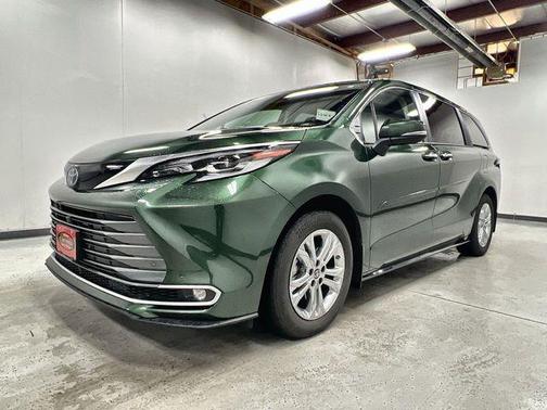 2022 Toyota Sienna Platinum 7 Passenger