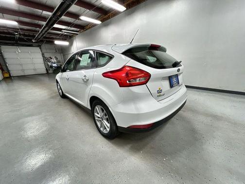 OXFORD WHITE 2017 Ford Focus SE