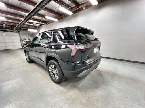 Mosaic Black Metallic 2026 Chevrolet Equinox 1LT