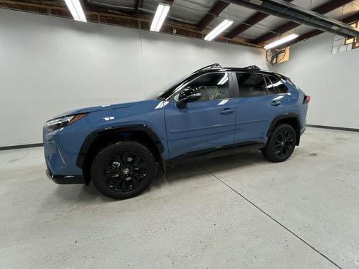 2025 Toyota RAV4 Hybrid SE
