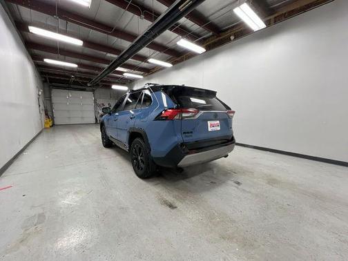 2025 Toyota RAV4 Hybrid SE