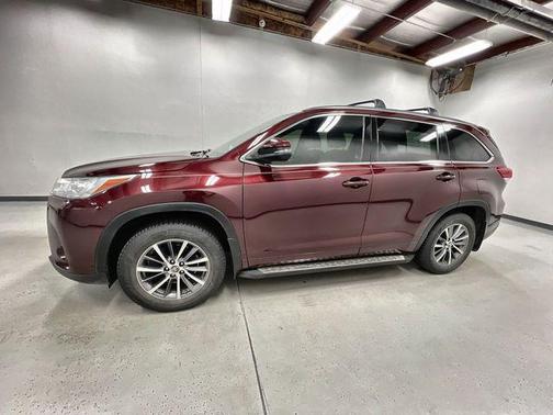 Ooh La La Rouge Mica 2018 Toyota Highlander XLE