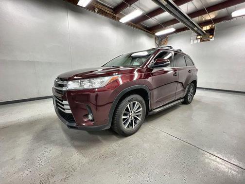 Ooh La La Rouge Mica 2018 Toyota Highlander XLE
