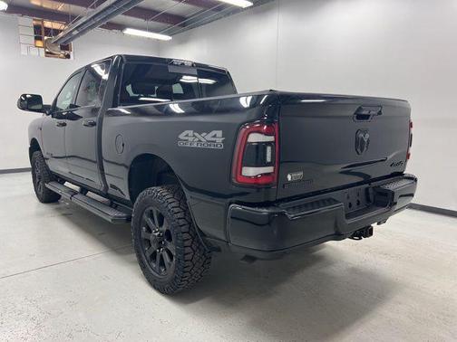 Diamond Black Crystal Pearlcoat 2020 RAM 2500 Big Horn Crew Cab 4x4 6'4' Box