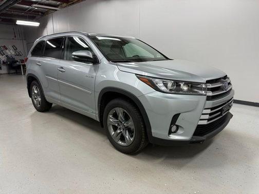 Celestial Silver Metallic 2018 Toyota Highlander Hybrid Platinum