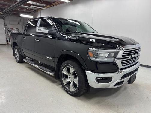 Diamond Black Crystal Pearlcoat 2022 RAM 1500 Laramie