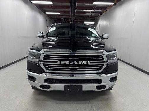 Diamond Black Crystal Pearlcoat 2022 RAM 1500 Laramie