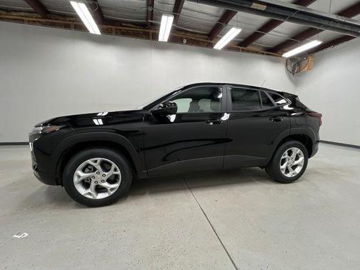 Mosaic Black Metallic 2026 Chevrolet Trax LS