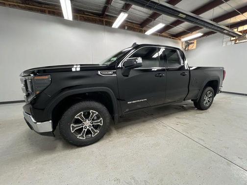Onyx Black 2026 GMC Sierra 1500 SLE