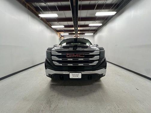 Onyx Black 2026 GMC Sierra 1500 SLE