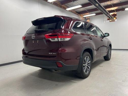 Ooh La La Rouge Mica 2018 Toyota Highlander XLE