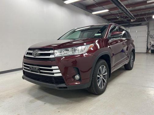 Ooh La La Rouge Mica 2018 Toyota Highlander XLE