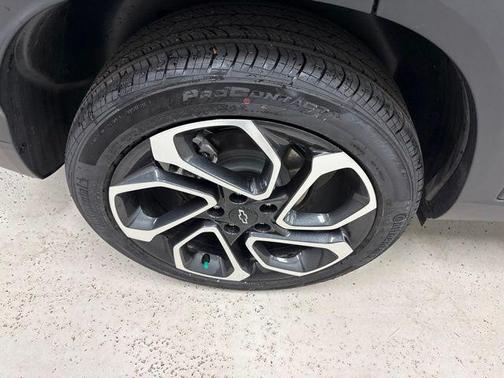 Mosaic Black Metallic 2026 Chevrolet Trax 2RS