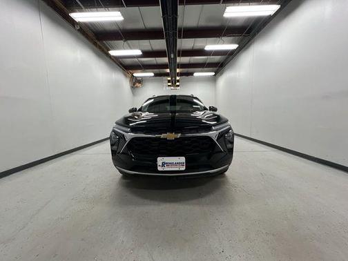 Mosaic Black Metallic 2026 Chevrolet Trax LT