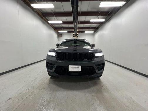 2022 Jeep Grand Cherokee Altitude