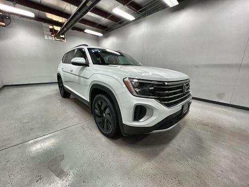 Pure White 2024 Volkswagen Atlas 2.0T SE w/Technology 4MOTION