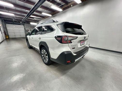 Crystal White Pearl 2024 Subaru Outback Touring