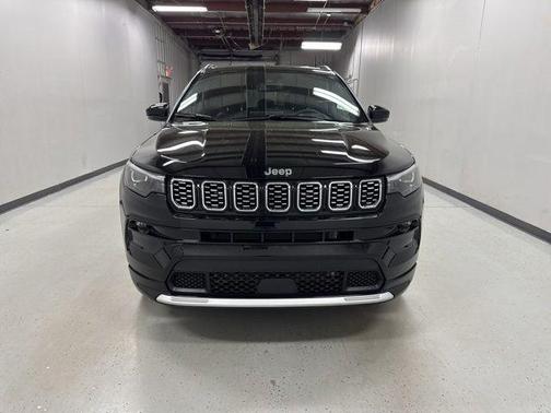 Diamond Black Crystal Pearlcoat 2024 Jeep Compass Limited