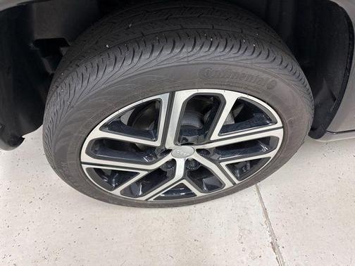 Diamond Black Crystal Pearlcoat 2024 Jeep Compass Limited