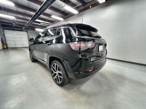 Diamond Black Crystal Pearlcoat 2024 Jeep Compass Limited