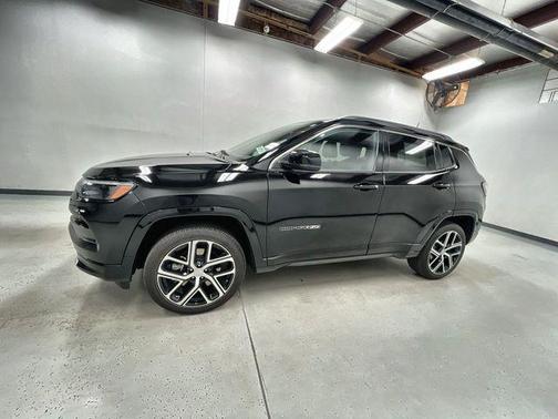 Diamond Black Crystal Pearlcoat 2024 Jeep Compass Limited