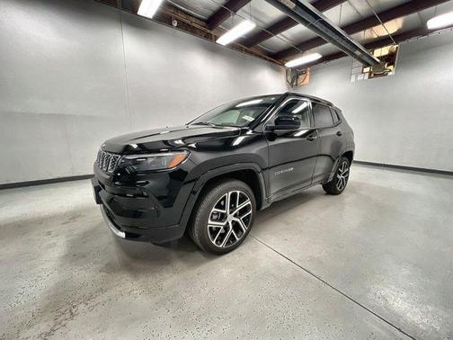 Diamond Black Crystal Pearlcoat 2024 Jeep Compass Limited