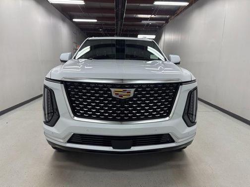 Vibrant White Tricoat 2026 Cadillac Escalade ESV Luxury