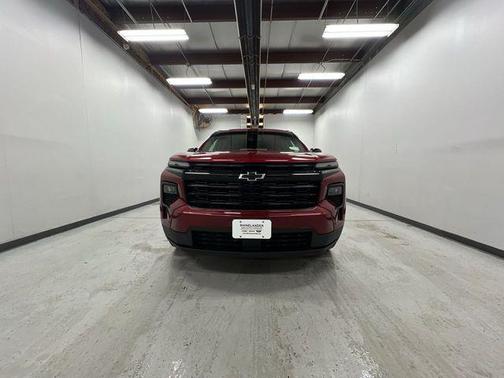 Radiant Red Tintcoat 2026 Chevrolet Traverse LT