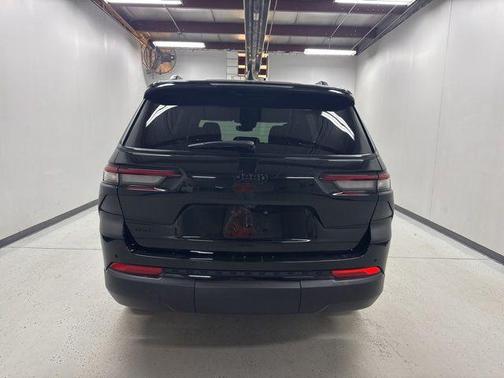 Diamond Black Crystal Pearlcoat 2024 Jeep Grand Cherokee L Altitude