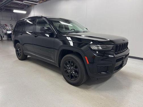 Diamond Black Crystal Pearlcoat 2024 Jeep Grand Cherokee L Altitude