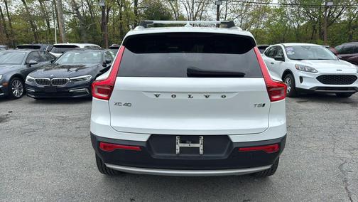WHITE 2019 Volvo XC40 T5 Momentum