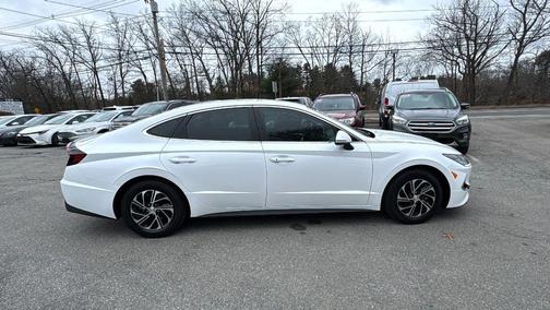 2022 Hyundai SONATA Hybrid SE