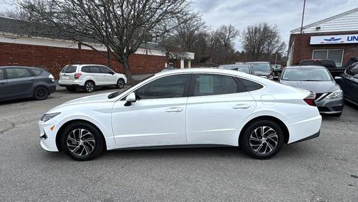 2022 Hyundai SONATA Hybrid SE