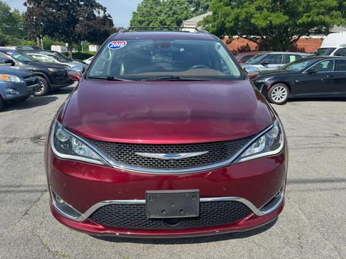 RED 2018 Chrysler Pacifica Limited