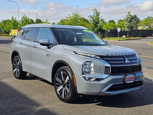 Moonstone Gray Metallic 2026 Mitsubishi Outlander PHEV SEL