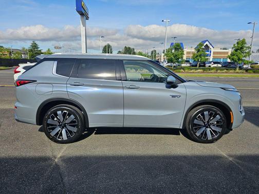 Moonstone Gray Metallic 2026 Mitsubishi Outlander PHEV SEL