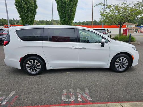 Bright White Clearcoat 2023 Chrysler Pacifica Hybrid Touring L