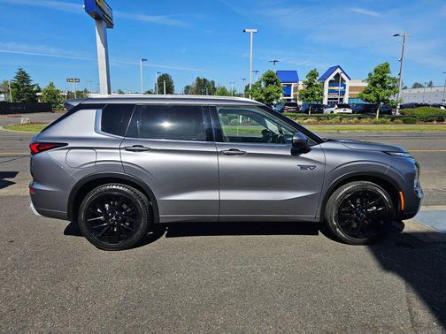 Mercury Gray Metallic 2023 Mitsubishi Outlander PHEV SEL