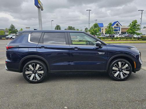 Cosmic Blue Metallic 2026 Mitsubishi Outlander SE S-AWC