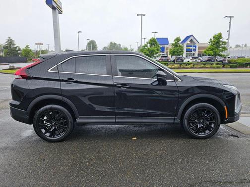 Labrador Black Pearl 2024 Mitsubishi Eclipse Cross LE