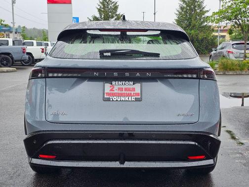 Boulder Gray Pearl/Black Diamond Pearl 2023 Nissan ARIYA EVOLVE+