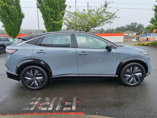 Boulder Gray Pearl/Black Diamond Pearl 2023 Nissan ARIYA EVOLVE+