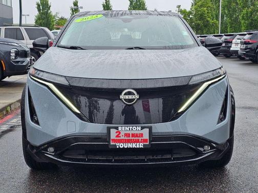 Boulder Gray Pearl/Black Diamond Pearl 2023 Nissan ARIYA EVOLVE+