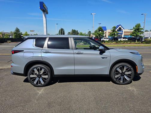 Moonstone Gray Metallic 2026 Mitsubishi Outlander SE S-AWC